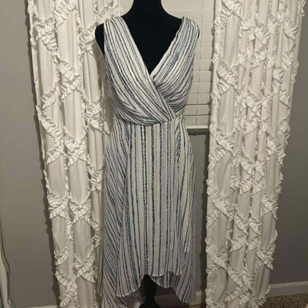 DKNY women’s dress size 4   B